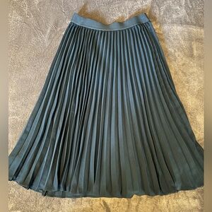 Elegant Teal Pleated Skirt